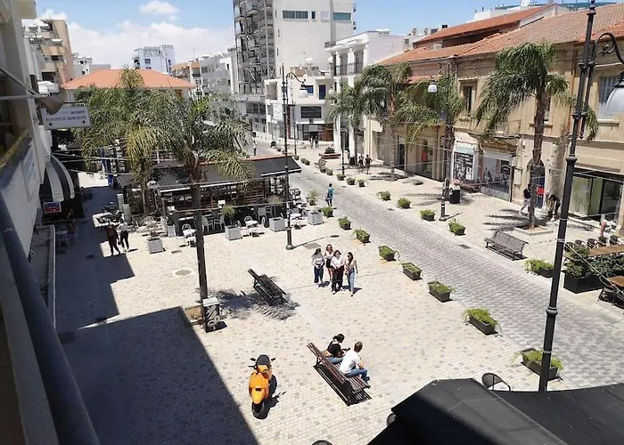 Yippee! At Ermou Square Amazing Location View *